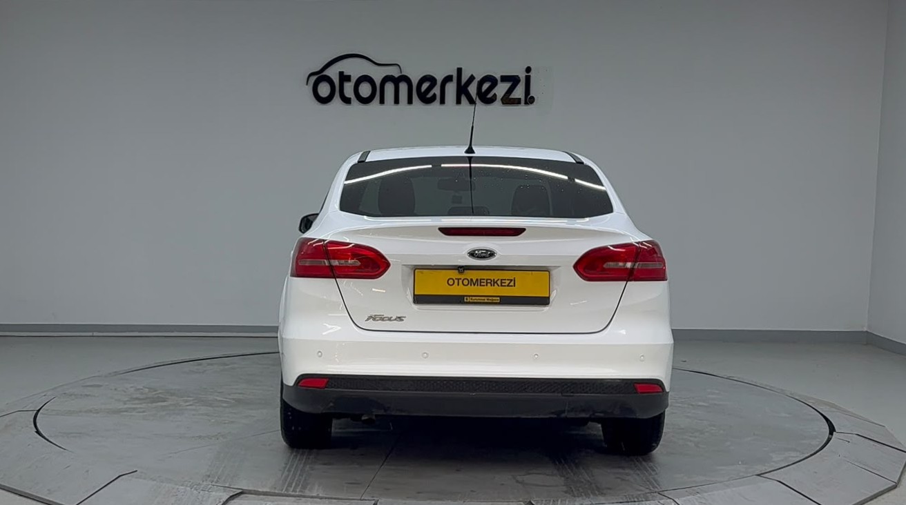 FORD FOCUS 8